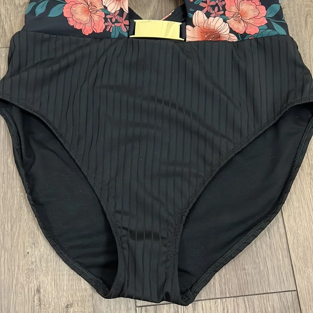 Time‎ and Tru Floral Hardware One Piece Swimsuit Size L((12-14)